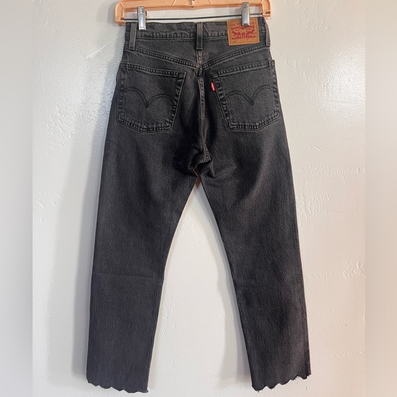 Levi’s 501 Cropped Women’s Jeans - Picture 2 of 9